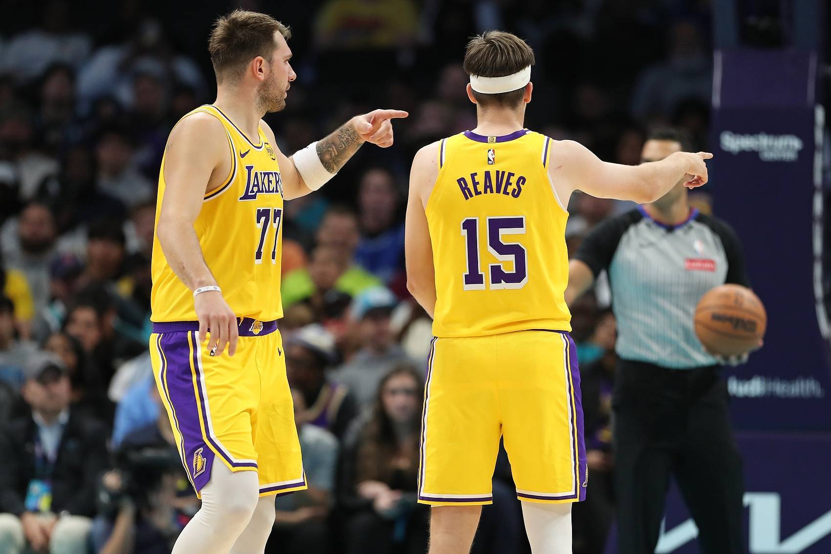 洛杉矶湖人迎CBA季后赛关键赛；加时末段外线爆发；管理层满意；球探报告显示潜力