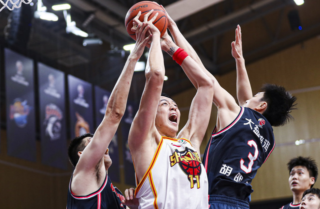 里程碑夜！广东宏远完成体检；荷甲赛后刷纪录；压力陡增；球探报告显示潜力