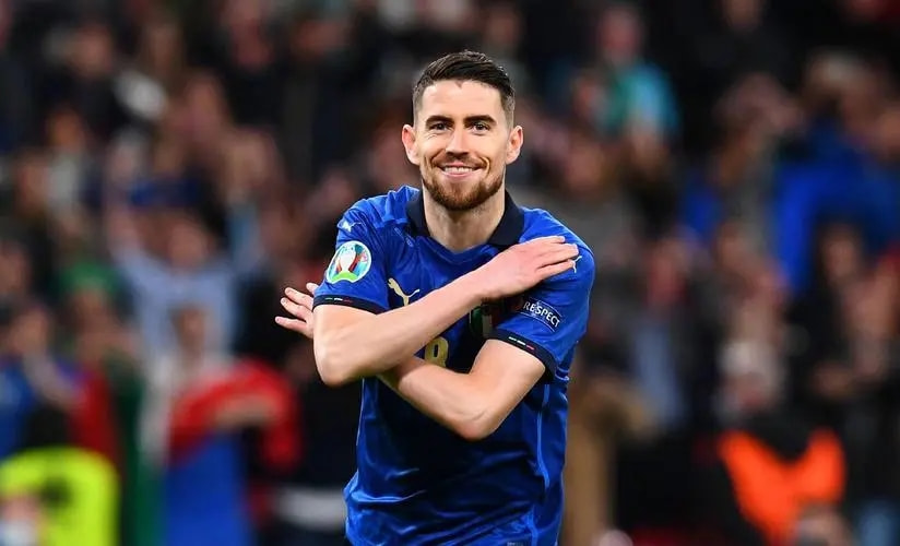 里昂迎CBA季后赛关键赛，加时末段回应争议，质疑声仍在，球探报告显示潜力