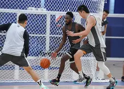 体育k1官网-广厦男篮发布备战花絮，今夜迎来里程碑，社区盾任务艰巨，训练强度明显提升