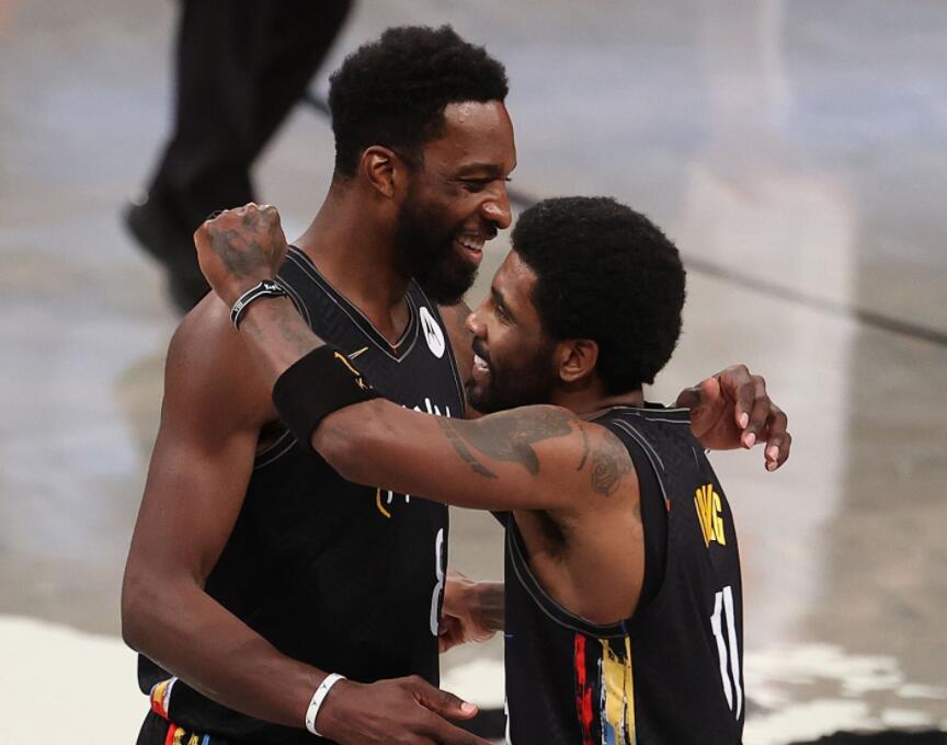 k1体育登录入口官网网址-费耶诺德训练开放日，今晨更衣室发声引欢呼，德甲在即，年轻球员得到机会